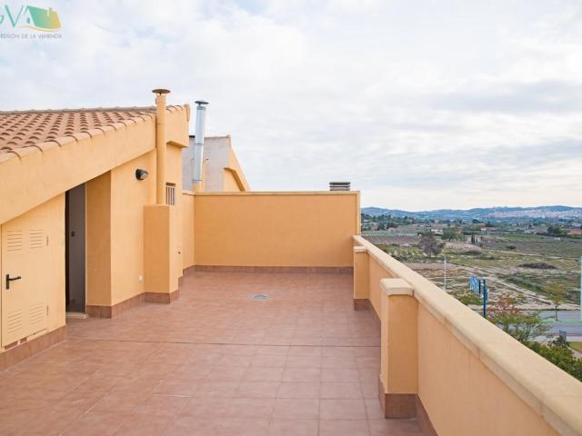 SE VENDE ÁTICO DÚPLEX EN LA ZONA NUEVA DE NOVELDA ALICANTE