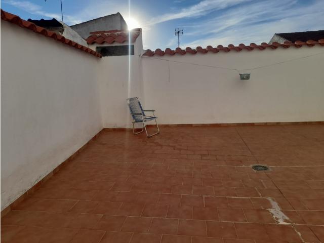 Se vende bajo con amplio patio
