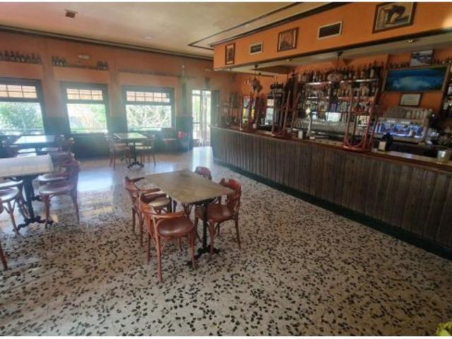 SE VENDE BAR CON TERRENO PARA TERRAZA EN TORAL DE MERAYO