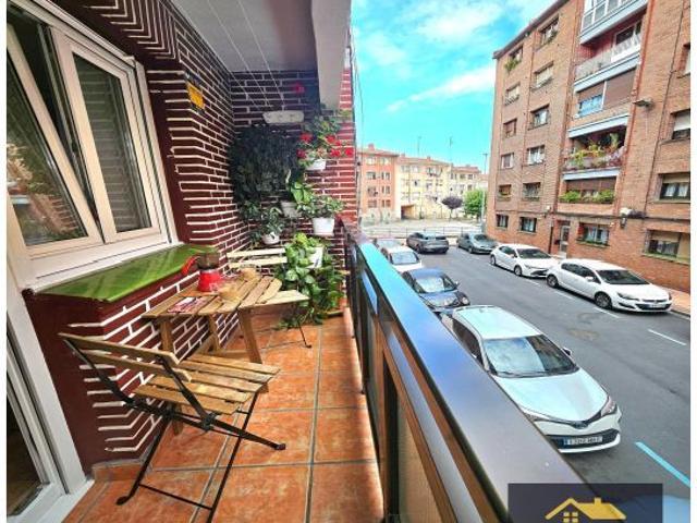 Se vende bonito piso en Barakaldo céntrico y para entrar a vivir