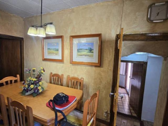 Se vende bonita casa con bodega en Ambel