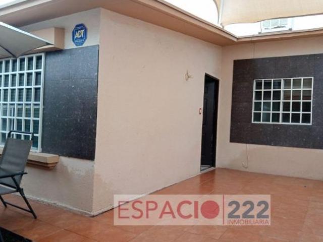 SE VENDE BONITA CASA DE UNA PLANTA EN FRACC. JARDINES DEL SAUCITO $2&apos 780,000