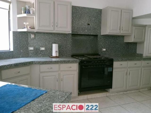 SE VENDE BONITA CASA EN FRACC. RINCONADA DE LA SIERRA POR LA UACH $3&apos 650,000