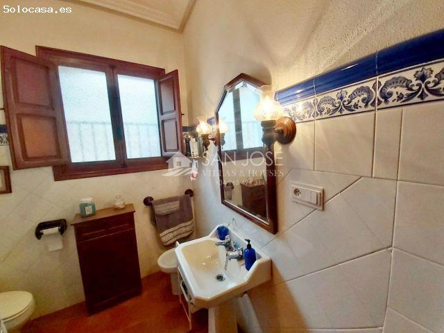 SE VENDE BONITA CASA SEÑORIAL EN BUEN ESTADO EN ASPE