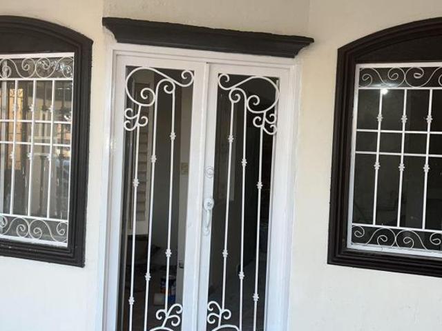 SE VENDE CASA MUY AMPLIA, EN RINCONES DE SALVARCAR