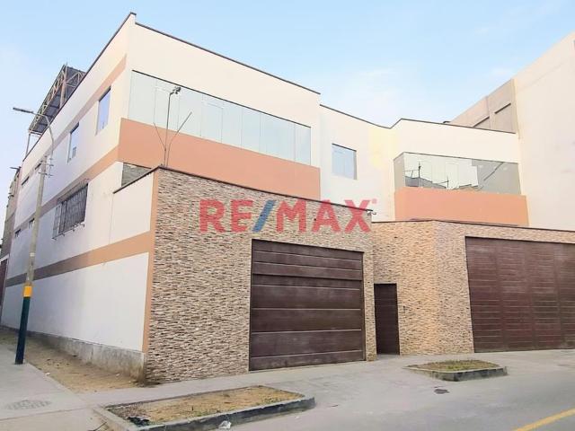 Se Vende Casa Moderna De 3 Pisos Con Azotea Y Cochera
