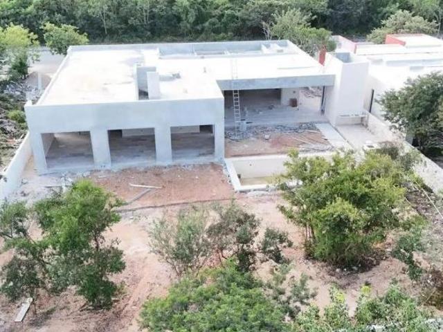 SE VENDE CASA NUEVA DE UNA PLANTA EN EXCLUSIVA PRIVADA MUY CERCA A CARRETERA PR