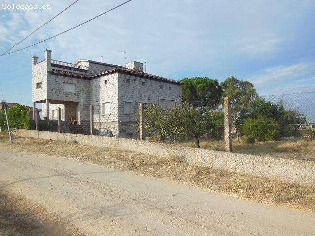 SE VENDE CASA OKUPADA en C/ ERAS ALTAS, 9 Villanueva de Perales Madrid