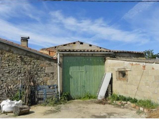 SE VENDE CASA OKUPADA EN Calle FUENTE Nº 14 Valderrodrigo Salamanca