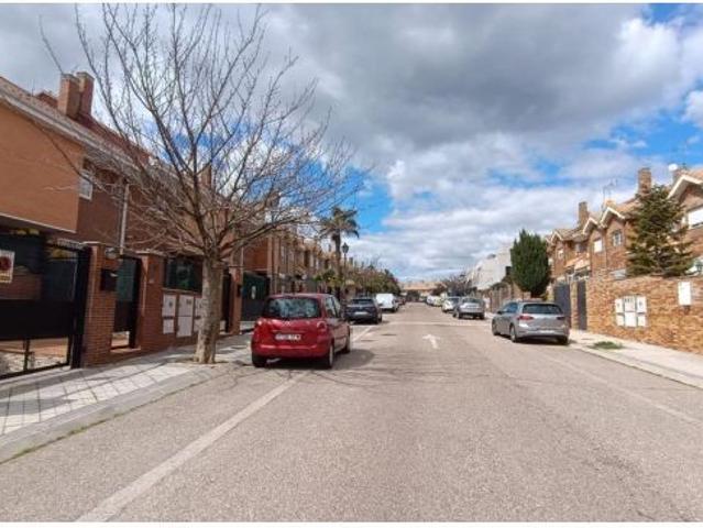 SE VENDE casa OKUPADA en Calle Santoña Arroyomolinos Madrid