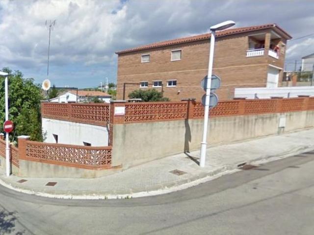Se vende casa OKUPADA en Calle Passió 10 de Rubí Barcelona
