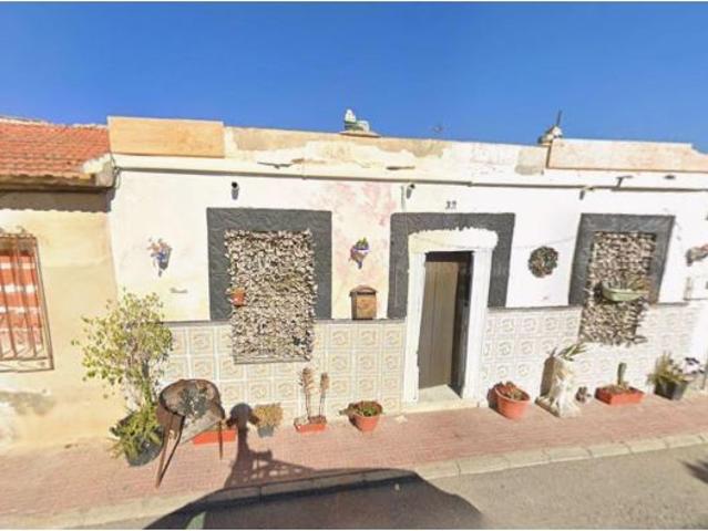 SE VENDE CASA OKUPADA EN barrio Las Barracas Nº 32 Benejúzar Alicante/Alacant