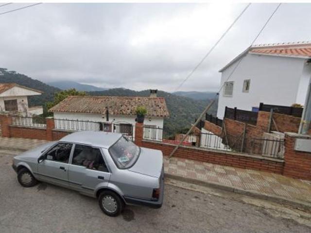 Se vende casa OKUPADA independiente en Calle Lloret 138 de Pineda de Mar Barcelona