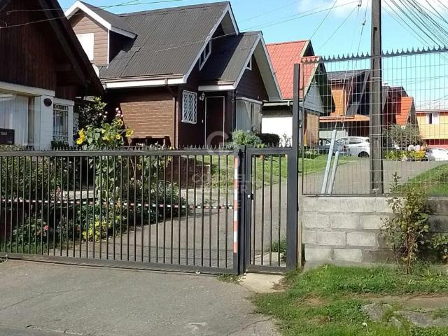 Se vende casa a 5 minutos de Casino Marina del Sol | 3 Dormitorios por 158000. 00 en Osorno