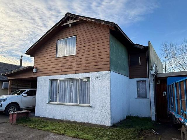 Se vende casa a pasos del centro y comercio