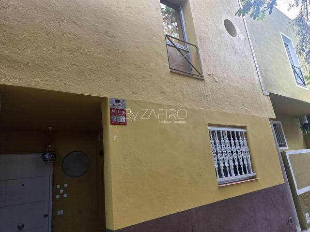 SE VENDE CASA ADOSADA EN BUENAVISTA DEL NORTE
