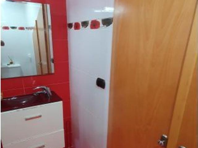 SE VENDE CASA ADOSADA EN ZONA PUENTE NUEVO