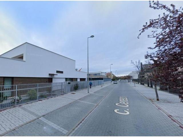 Se vende casa adosada OKUPA en Arándano de Valladolid Valladolid