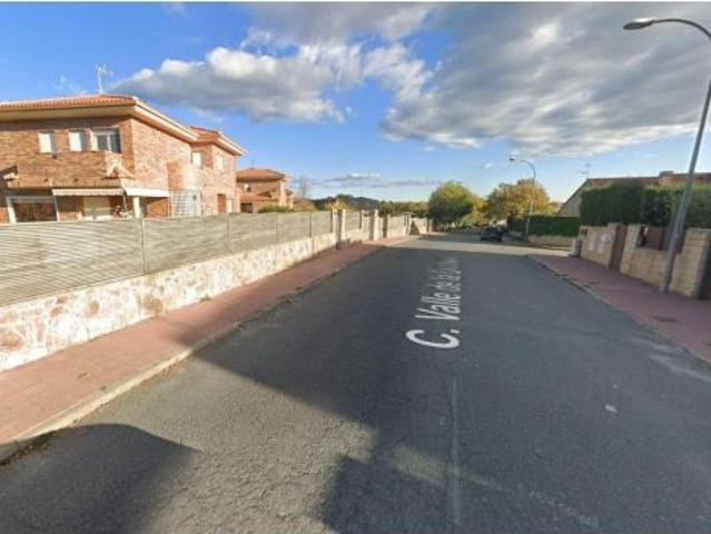 Se vende casa adosada OKUPA en Guadarrama Madrid
