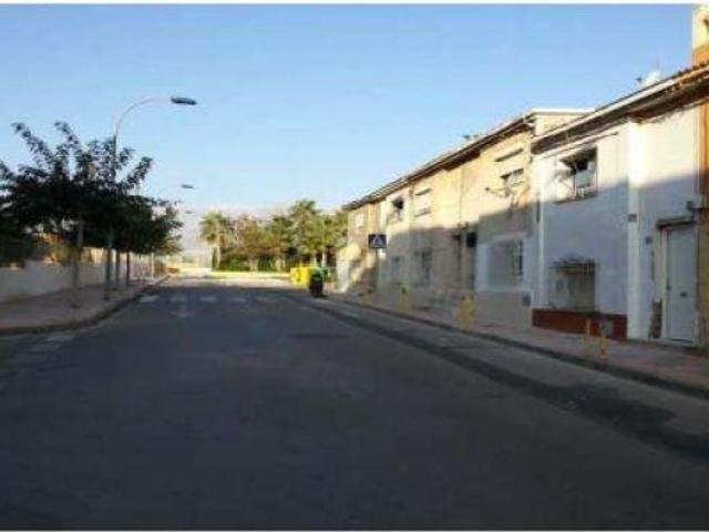 Se vende Casa Adosada OKUPADA en Bartolome Sportono 13 Cartagena, Murcia
