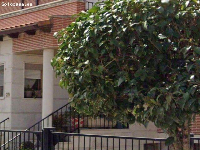 Se vende casa adosada OKUPADA en Calle Avelino Hernández Lucas 28 de Laguna de Duero Valladolid
