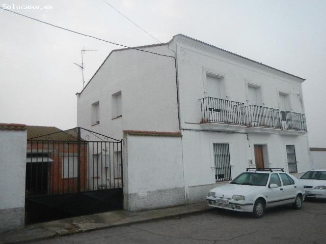 Se vende Casa Adosada OKUPADA en Calle Martires 87 Fuente de Cantos, Badajoz
