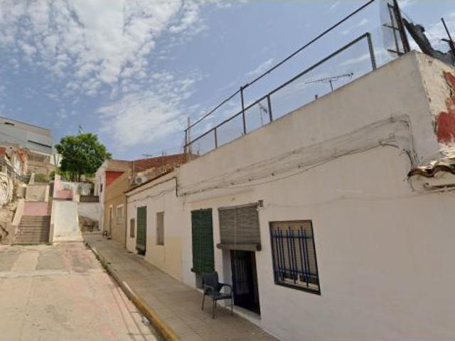 Se vende Casa Adosada OKUPADA en Calle Sebastian El Cano 24 Alzira, Valencia/València