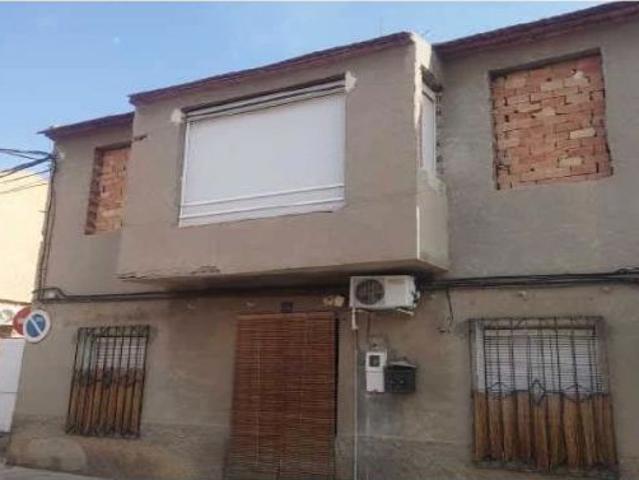 Se vende casa Adosada OKUPADA en General Moscardo 24 Alguazas, Murcia