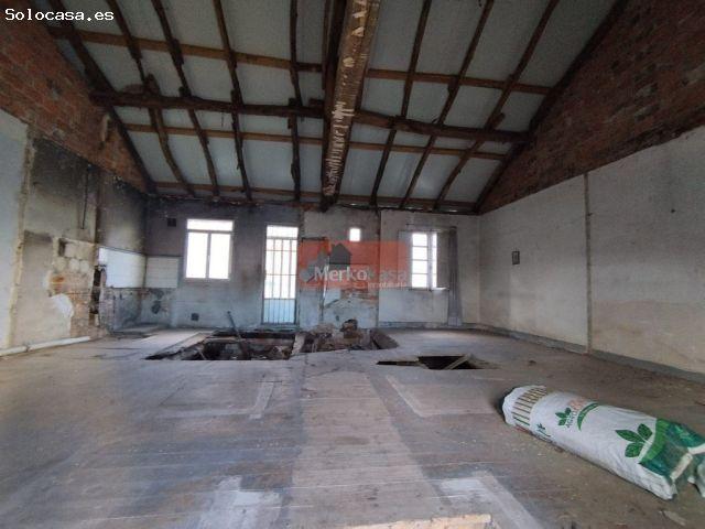 SE VENDE CASA ADOSADA PARA REFORMAR EN SAGRADO CORAZÓN