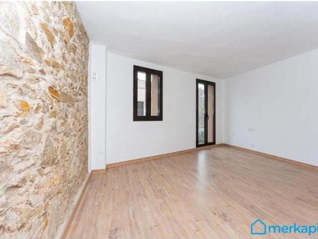 Se vende casa adosada totalmente reformada en la Colonia Güell