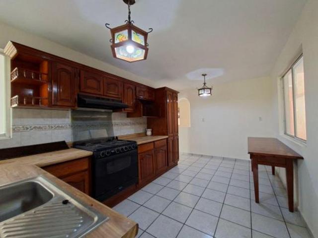 SE VENDE CASA, AL PONIENTE, EN HACIENDA SAN RAFAEL, SALIDA A TORREÓN, 4 RECAMARAS