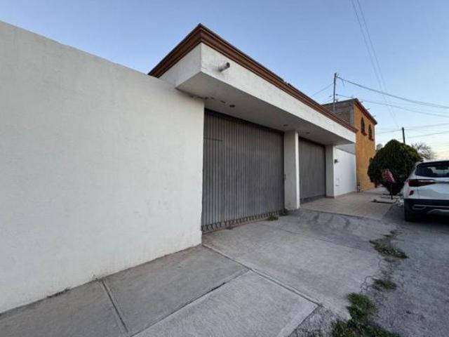 Se vende casa al sur de la ciudad