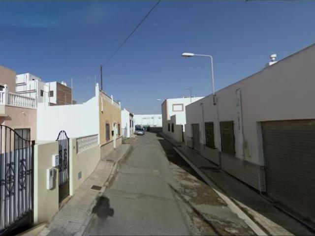 Se vende Casa ALQUILADA en Calle Gardenia 39 Almería, Almería
