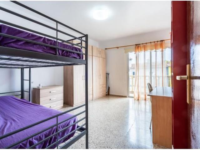 ? Se vende casa amplia con vivienda vacacional, garaje doble y vista al mar y al Teide