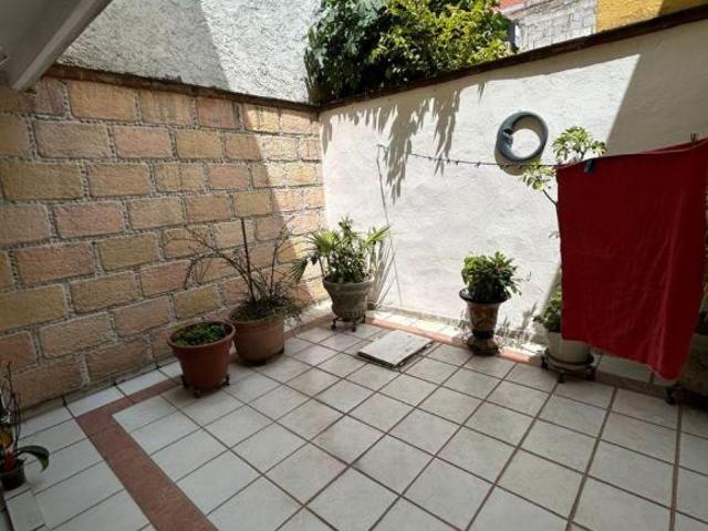 Se vende casa amplia en Col.bosques de Aragón