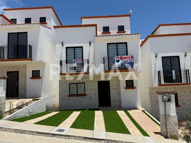 Se VENDE Casa Amueblada en Viñedos del Mar