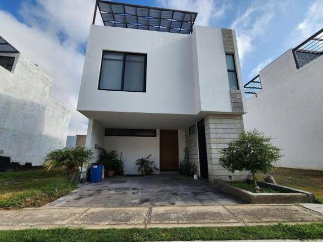 Se vende Casa amueblada en Capital Norte