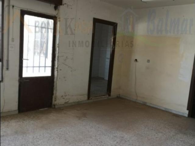 SE VENDE CASA ANTIGUA CON TERRENO DE 3 PLANTAS EN BERJA