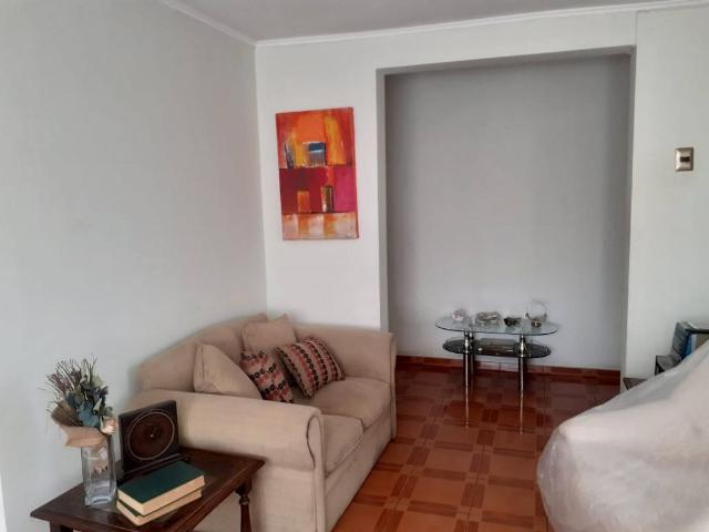 SE VENDE COMODA CASA, BARRIO TRANQUILO