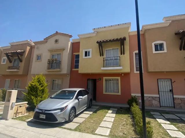 Se vende casa cerca de plaza explanada Pachuca y universidades