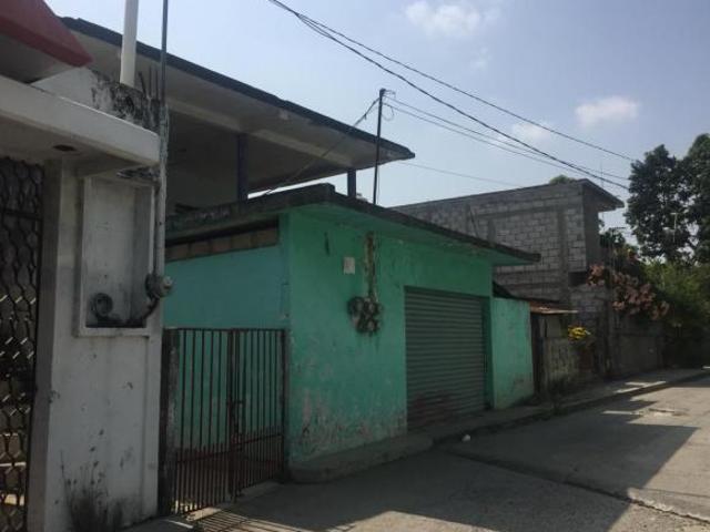 Se vende casa como terreno