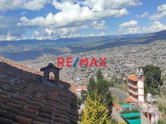 Se Vende Casa Como Terreno  Con Area Techada De 549.80 M2 Y, Un Area De Terreno De 9,365.50 M2, Con Dos Accesos Frente Y Posterior Directament A La Carretera Los Libertadores  En Zona De Huascaura En
