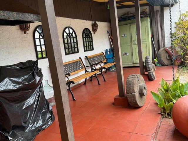 Se vende casa comercial en sector poniente