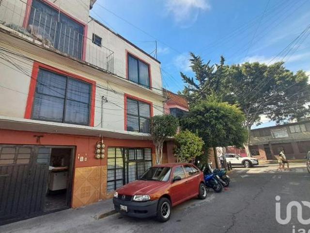 SE VENDE CASA CON 6 DEPARTAMENTOS EN AGRICOLA PANTITLAN, IZTACALCO CDMX