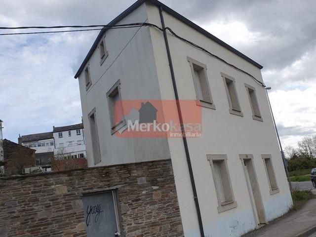 SE VENDE CASA CON TERRENO CERCA DEL SAGRADO CORAZÓN