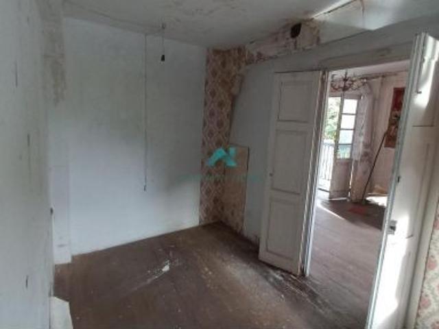 Se vende casa con terreno en Limpias