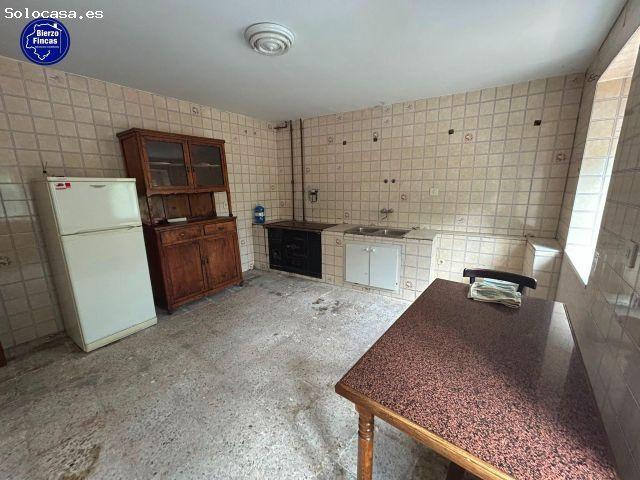 ? SE VENDE CASA CON TERRENO EN VILLAVERDE DE LA ABADÍA ?