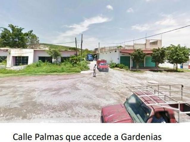 SE VENDE CASA CON TERRENO GRANDE