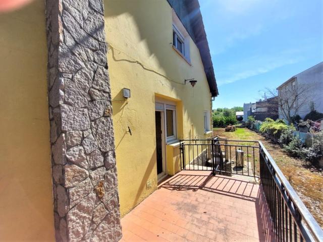SE VENDE CASA CON TERRENO URBANO de 5.000 M2 EN EL CENTRO DE CACABELOS