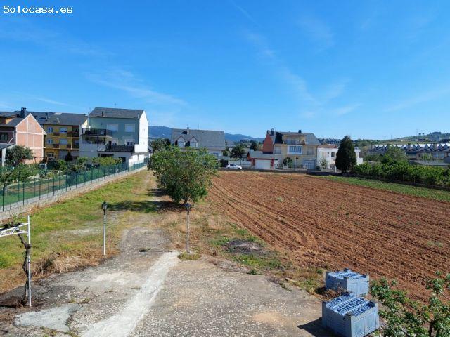 SE VENDE CASA CON TERRENO URBANO de 5.000 M2 EN EL CENTRO DE CACABELOS